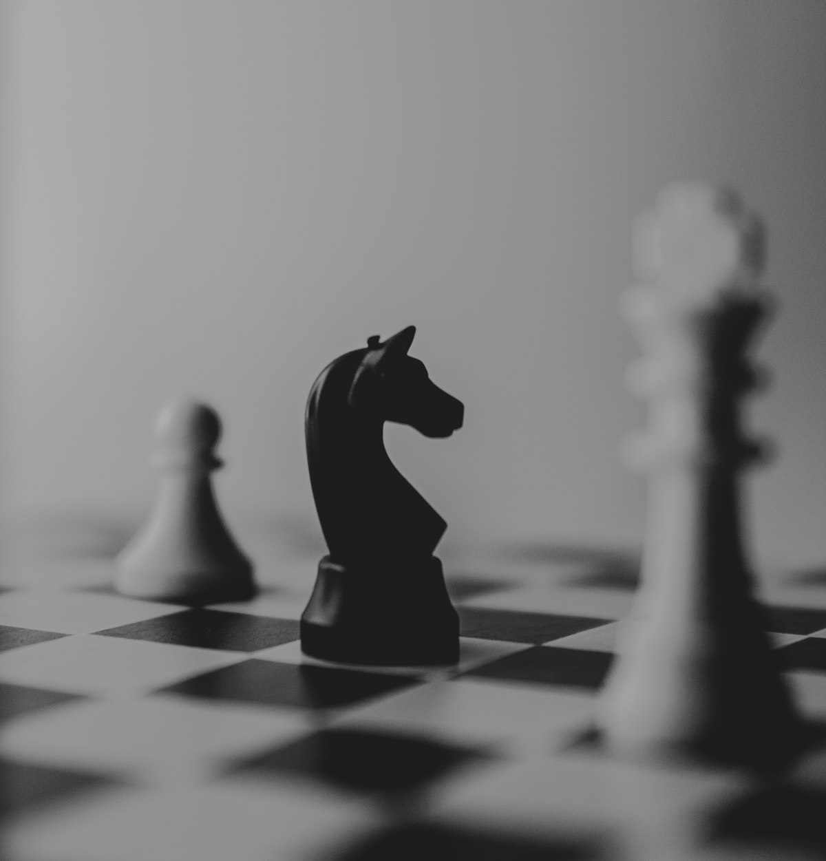 Chess knight piece - strategic thinking and game theory